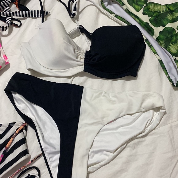 Assorted Victoria’s Secret bikinis size S - Picture 4 of 8